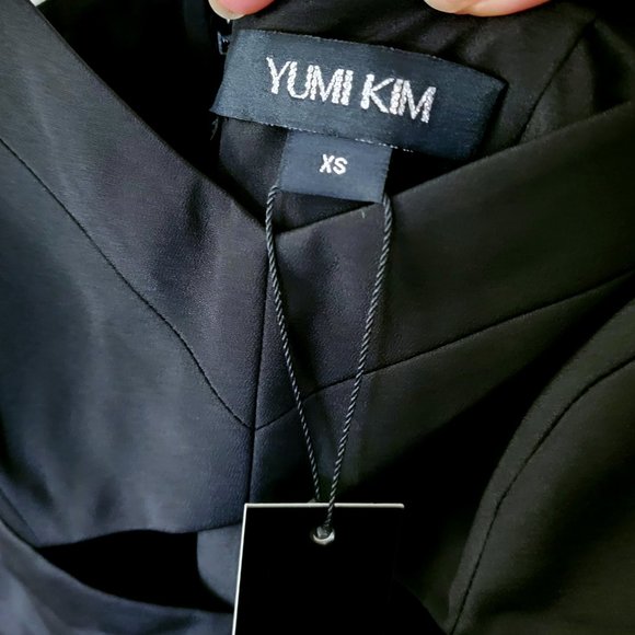 YUMI KIM Cut Loose Sheath Mini Dress with Front Keyhole Cutout in Black XS - Picture 2 of 5